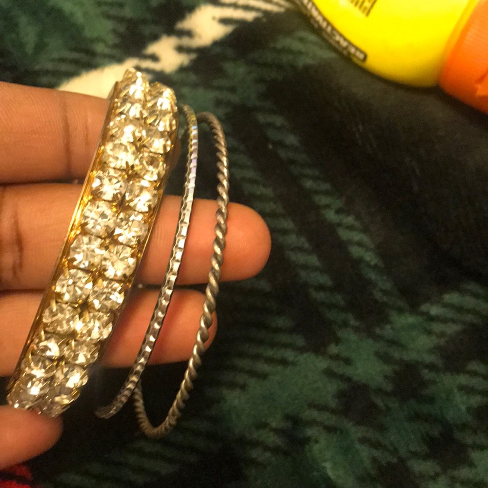 Jewelry - Picture 5 of 6